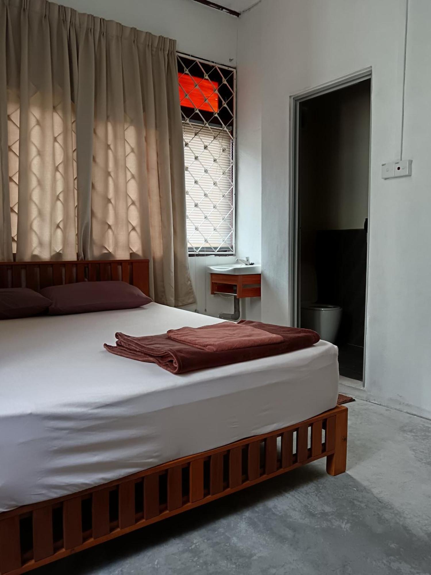 Little Cozy Homestay Кота Бару Екстериор снимка